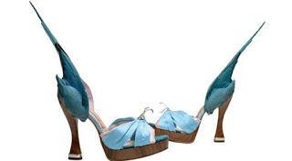 Una mostra, una storia.La cultura è anche scarpe! “Shoes: Pleasure and Pain”.