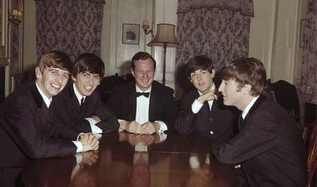 Brian Epstein, l'uomo che inventò i Beatles, moriva 48 anni fa