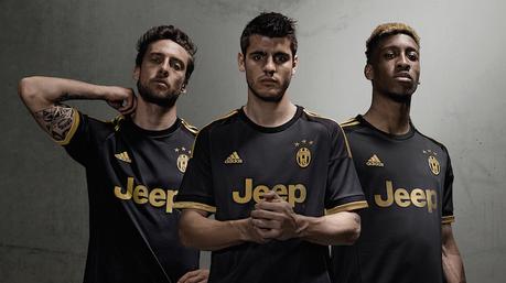 Terza maglia della Juve 2015-2016 di adidas nera e oro