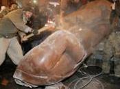 L’europa difende criminali russofobi