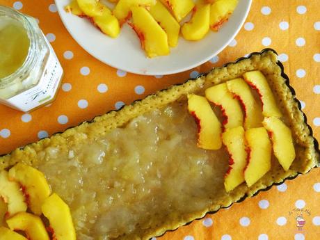 Crostata estiva al cocco con confettura di limoni e pesche noci