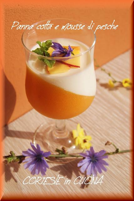 Panna cotta con mousse di pesche