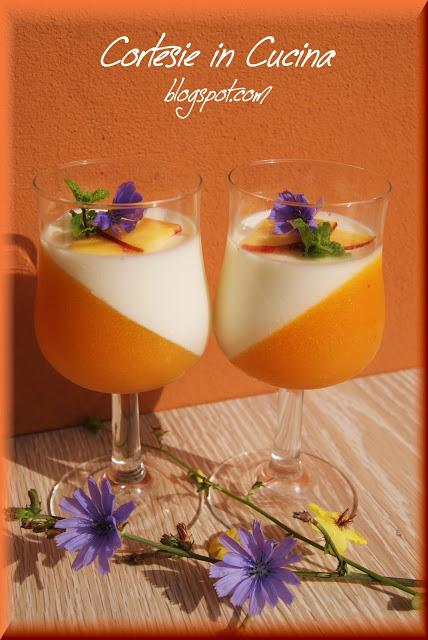 Panna cotta con mousse di pesche