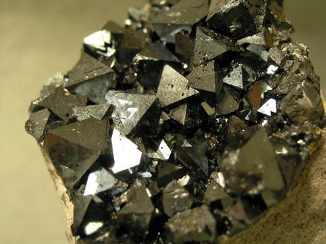 Pietre e cristalli, Magnetite