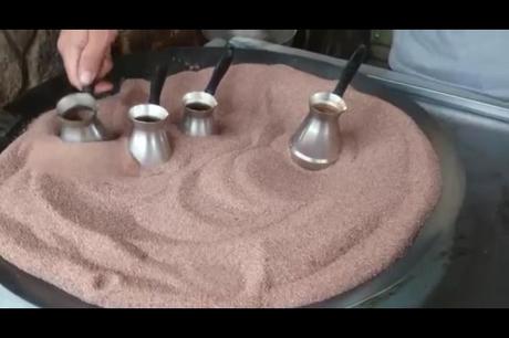Preparazione del caffè turco
