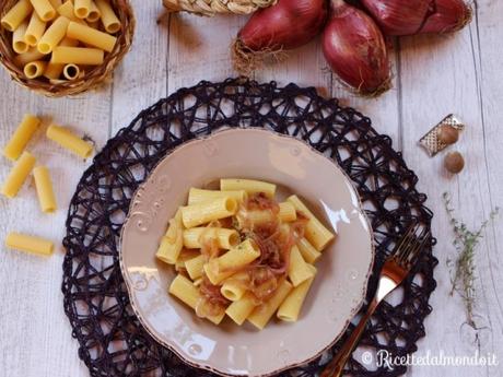 Pasta con le cipolle di Tropea