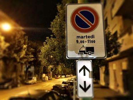 Pulizia settimanale delle strade con divieto di sosta. 5 grandi vantaggi di una rivoluzione a costo zero. Perché non si fa subito?