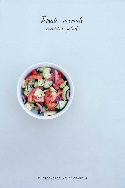 Insalata con pomodoro avocado cetriolo / Tomato avocado cucumber salad