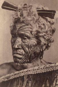 405px-Homme_maori_au_visage_tatoué