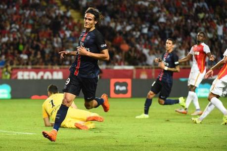 epa04905976 Edison CAVANI of Paris Saint Germain celebrates his second goal during the French Ligue 1 soccer match, AS Monaco vs PSG , at the Louis II Stadium, Monaco, 30 August 2015.  EPA/OLIVIER ANRIGO