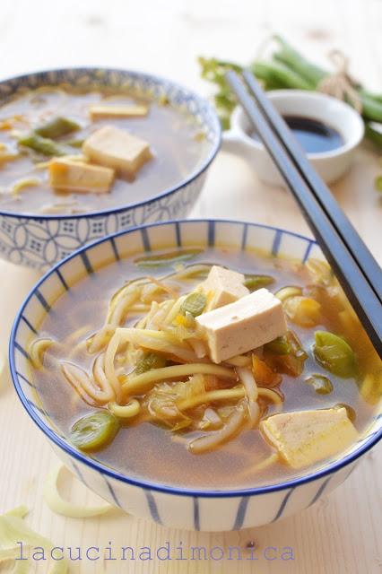 ZUPPETTA CON TOFU E VERDURE