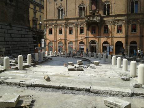 UNA SELVA FALLICA IN PIAZZA RAVEGNANA