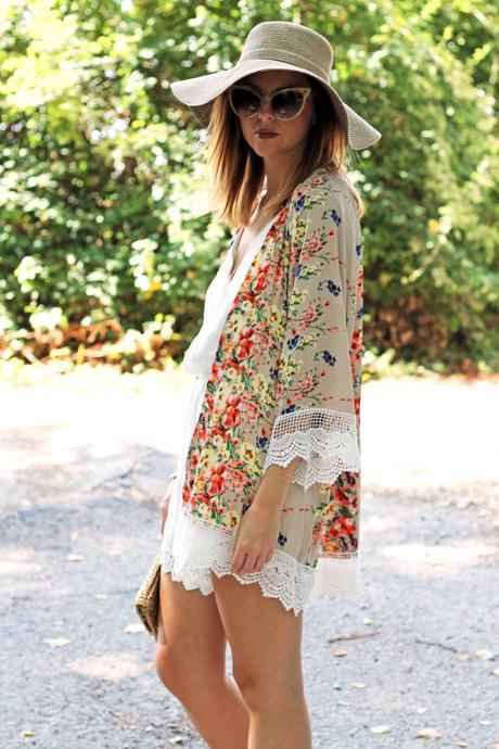 Jumpsuit bianca e kimono a fiori