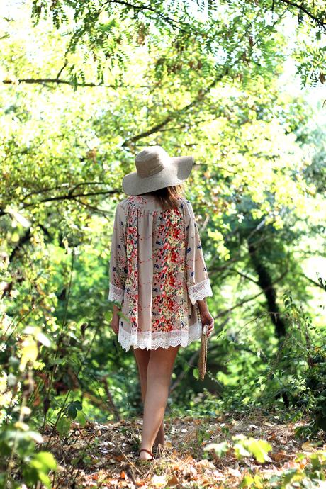 Jumpsuit bianca e kimono a fiori