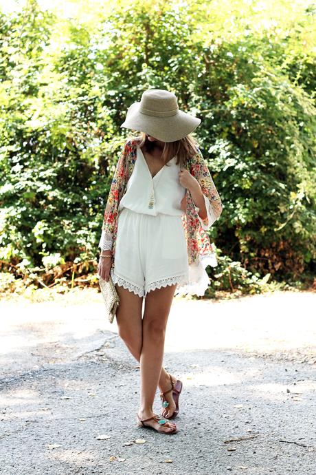 Jumpsuit bianca e kimono a fiori