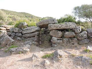 BREVE EXCURSUS SU ALCUNI SITI ARCHEOLOGICI PRESENTI A NURAXI FIGUS E A CORTOGHIANA - CI