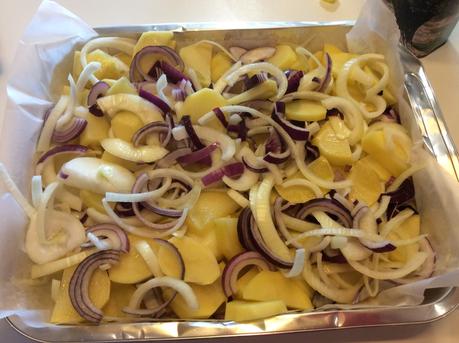 PATATE AL FORNO CON CIPOLLE BIONDE E ROSSE