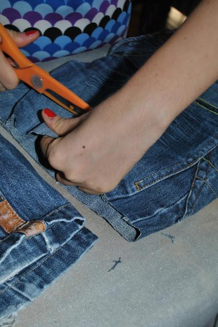 tutorial come riciclare un vecchio paio di jeans come realizzare un paio di shorts da un paio di jeans come fare i jeans strappati come realizzare i jeans effetto strappato come fare shorts strappati tutorial per fare jeans strappati tutorial per fare jeans strappati di how to make denim ripped shorts colorblock by felym fashion blog italiani fashion blogger bergamo blog di moda bergamo blogger italiane fashion blog italiani