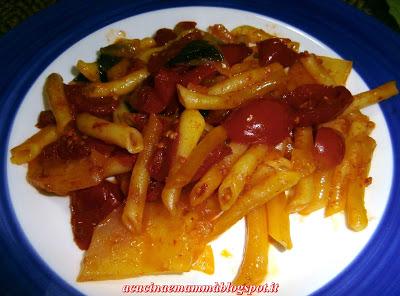 Tiano e patane e maccarune      ( teglia di patate e maccheroni )