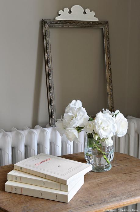 Entrée miroir et livres