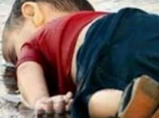 bimbo morto mare trenta euro agli immigrati