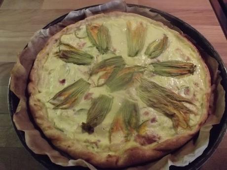 TORTA SALATA CON ZUCCHINE E FIORI DI ZUCCHINE