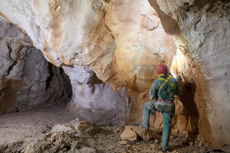 Uno degli ambienti già noti di Shpella Mark. Fotografia di Orlando Lacarbonara