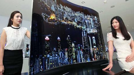 LG mostra il primo TV OLED con display su due lati [ IFA 2015 ]