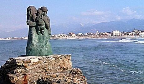 Viareggio - La copia della scultura di Inaco 