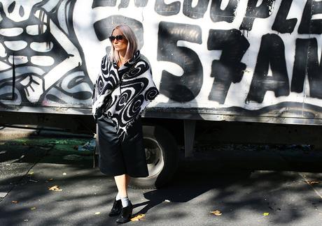 Extra Fashion: fatti la foto in tinta con lo sfondo