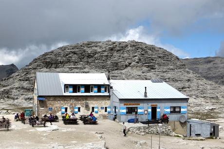 salita al piz boè sul monte sella dal pordoi