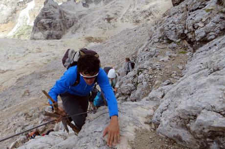 via ferrata verso il piz boè sul monte sella