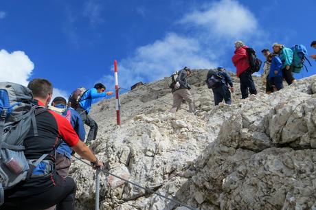 via ferrata verso il piz boè sul monte sella