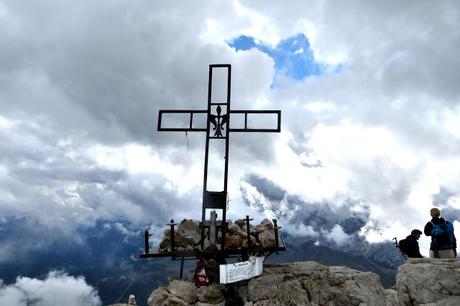 salita al piz boè sul monte sella dal pordoi