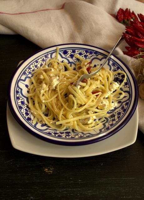 Linguine con scalogno fresco, ricotta e peperoncino, un’altrnativa al classico “aglio, olio e peperoncino”  e benvenuto settembre!