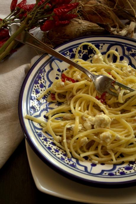 Linguine con scalogno fresco, ricotta e peperoncino, un’altrnativa al classico “aglio, olio e peperoncino”  e benvenuto settembre!