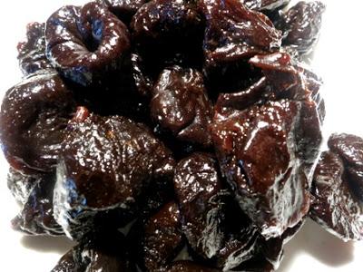 Tronchetto alle prugne, cioccolato e zenzero