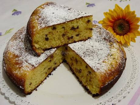 Torta con gocce di cioccolato cotta in padella