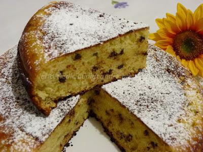 Torta con gocce di cioccolato cotta in padella