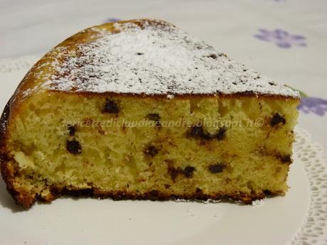 Torta con gocce di cioccolato cotta in padella