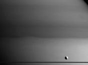 Dione Saturno sfocato