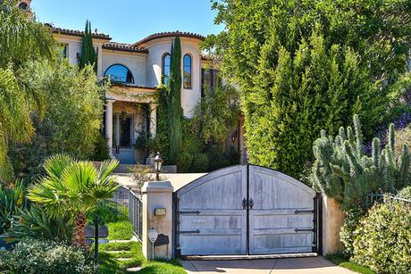 E' in vendita la casa di O.C. (per chi ha voglia di shopping low cost)