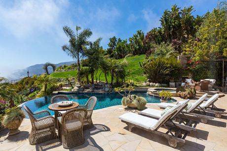 E' in vendita la casa di O.C. (per chi ha voglia di shopping low cost)