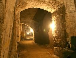 #ioleggoilromanzo storico - Approfondimento - Il tunnel Borbonico di Napoli