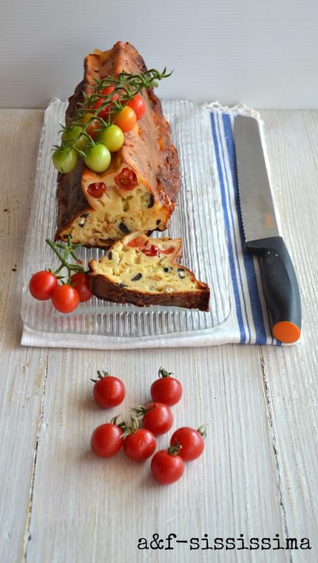 plum cake pomodori ciliegino, olive e scamorza