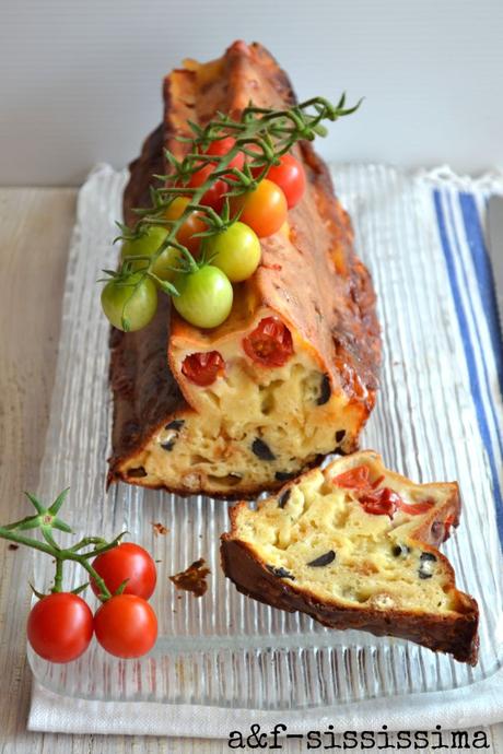 plum cake pomodori ciliegino, olive e scamorza