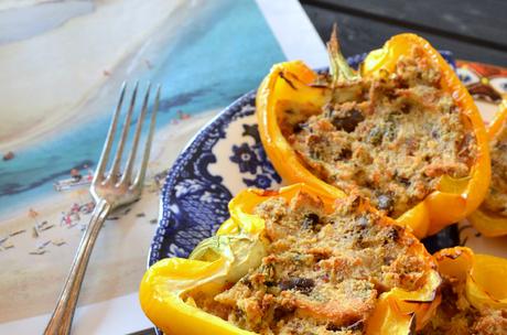 Peperoni ripieni vegetariani per una voglia d'estate ancora nell'aria