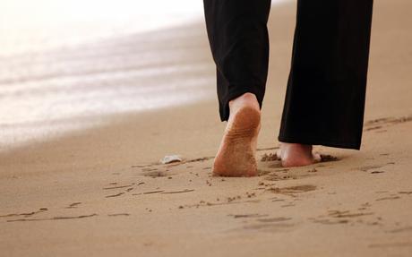 Marcia delle donne e degli uomini scalzi a Napoli