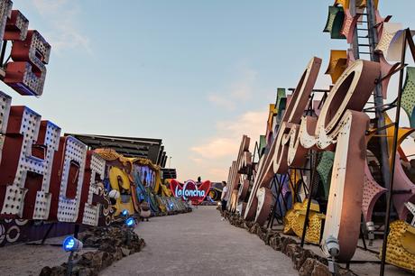 Volete visitare il Neon Museum grazie alla realtà virtuale?