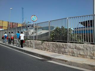 POZZALLO (rg). Il primo approdo dei migranti dove due anime si confrontano. Chi accoglie e chi chiede di arginare il fenomeno.